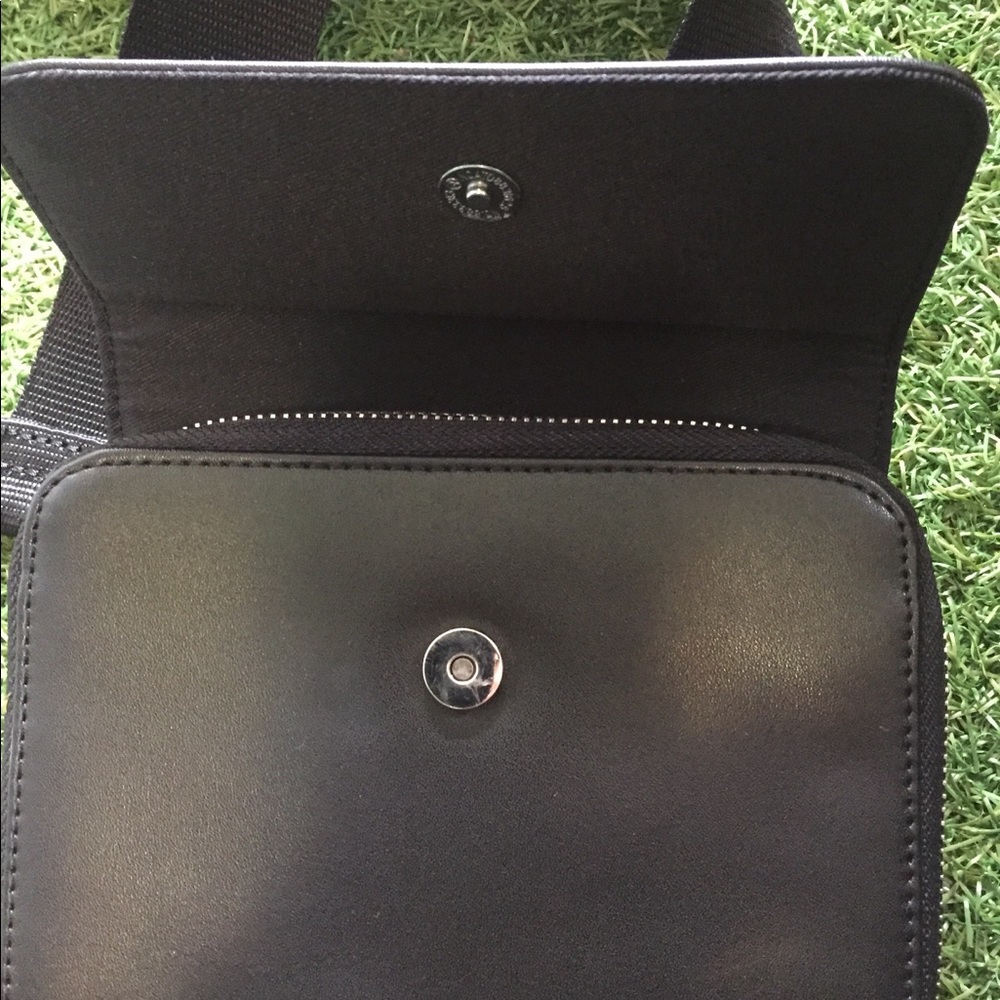 Urban outfitter black leather crossbody bag wallet - Picture 5 of 11